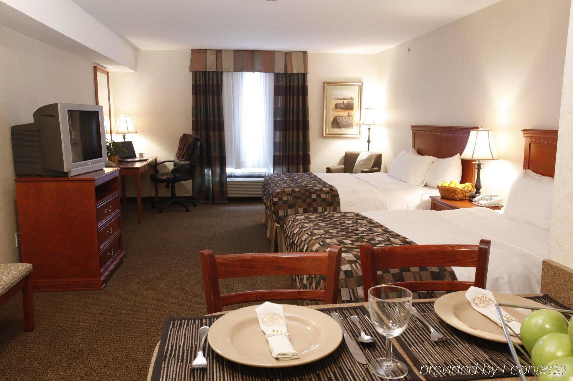 Quality Inn & Suites Grande Prairie Quarto foto